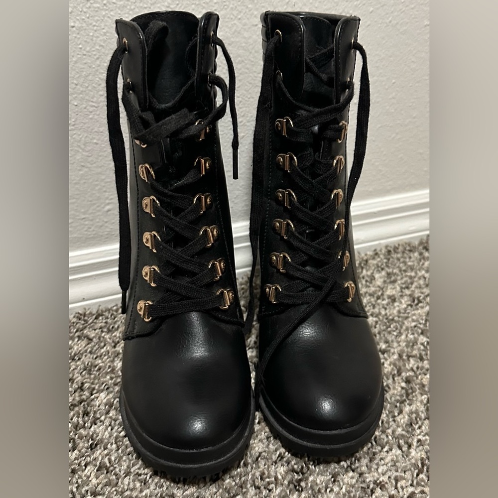Just Fab boots size 7.5 woman’s